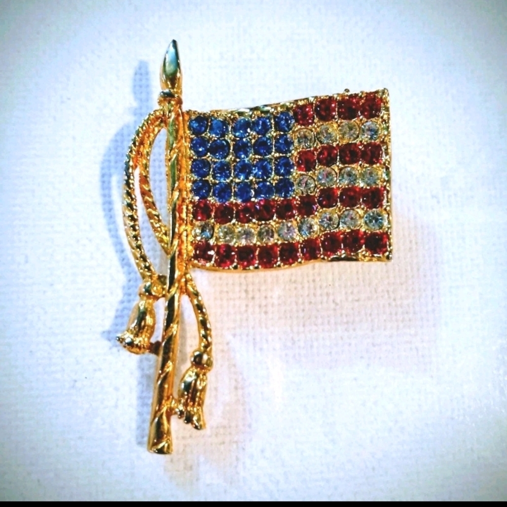 VTG Rhinestones Crystals Gold Tone American Flag Brooch Pin
